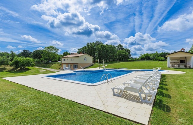 Lovely apartment for 4 people with WIFI, pool, A/C, TV and terrace