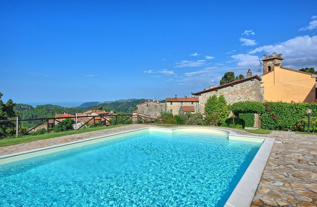 Lovely apartment for 4 people with WIFI, pool and TV, close to Viareggio