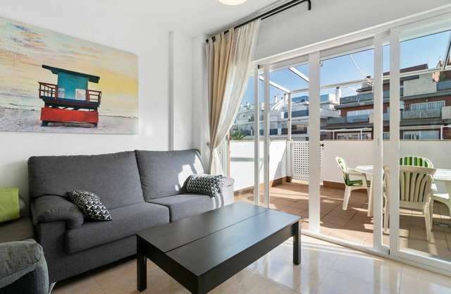 Lovely apartment for 6 guests with WIFI, A/C, pool, TV and terrace