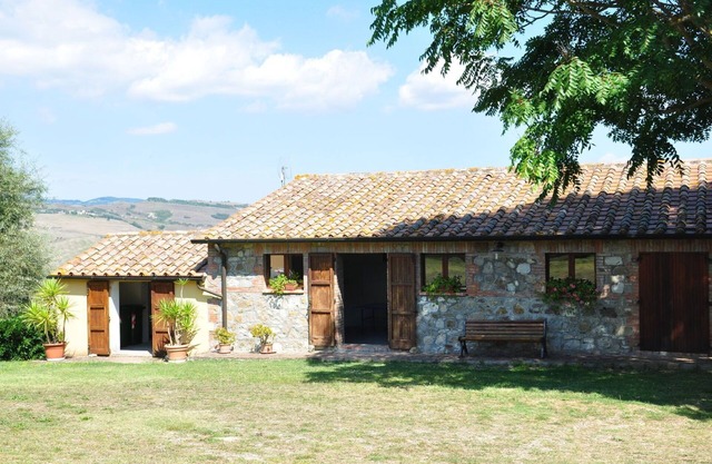Lovely apartment for 6 guests with WIFI, pool, TV, pets allowed, panoramic view and parking