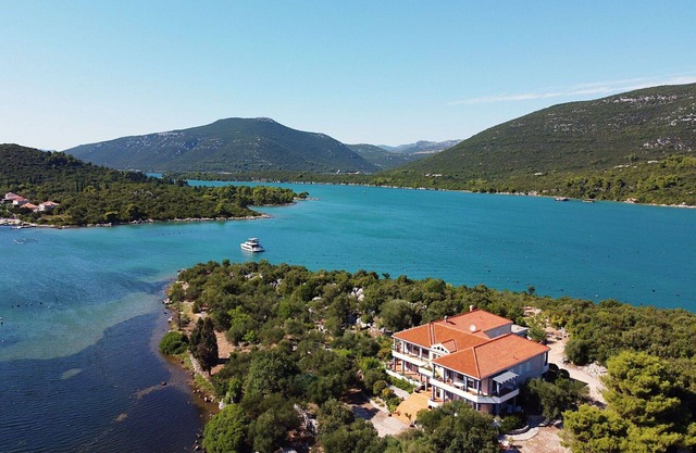 Lovely apartment for 4 guests with WIFI, A/C, hot tub, TV and balcony