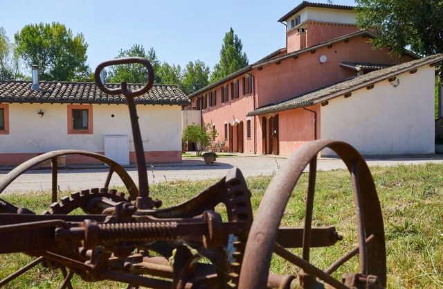 Lovely apartment for 4 guests with pool, WIFI, TV, pets allowed and parking, close to Spoleto