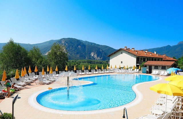 Lovely apartment for 7 people with pool, WIFI, TV, balcony and parking