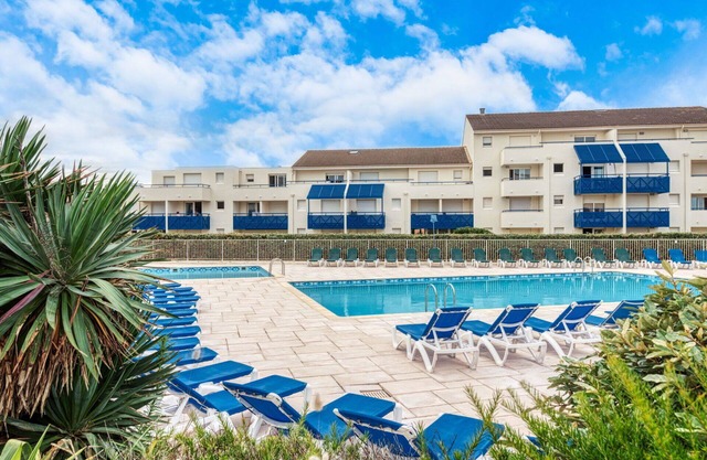 Lovely apartment for 4 people with WIFI, pool, TV, terrace, pets allowed and parking