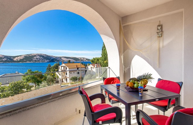 Lovely apartment in Stara Novalja
