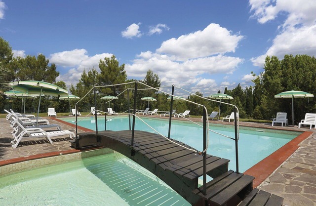 Lovely apartment in villa for 4 people with pool, WIFI, terrace and pets allowed
