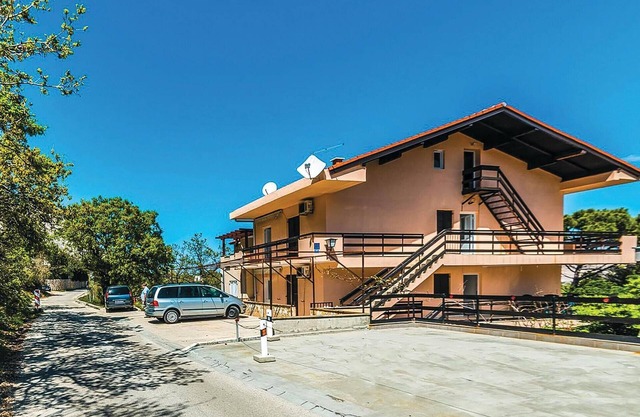 Lovely apartment in Bosana with WiFi
