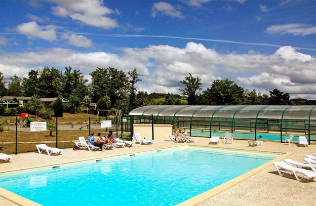 Lovely apartment in villa for 6 people with WIFI, pool, TV, terrace, pets allowed and parking
