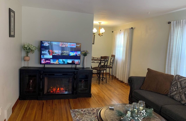 Lovely apartment on Duplex House in Minneapolis Near Airport & MOA