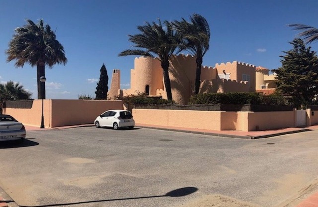 Lovely beachfront villa, 5 bedrooms and private pool on the Mar Menor