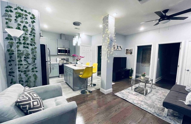 Lovely Beautiful 2BR Apt in Center City
