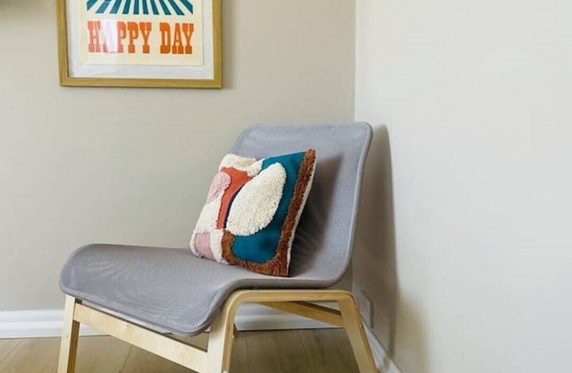 Lovely bijou loft apt, one road back from the sea
