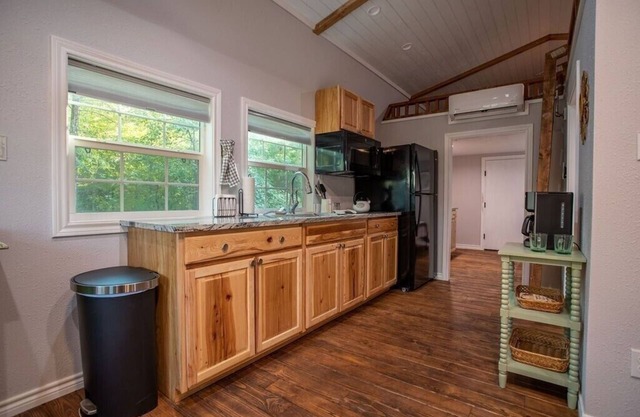 Lovely cabin located on the edge of a stocked pond