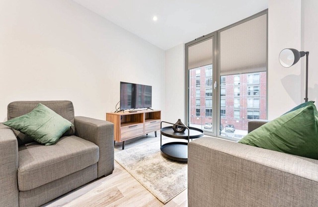 Lovely Central Birmingham 1 Bed Apartment