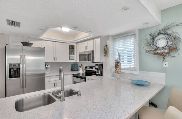 Lovely condo steps to beach…wow sunsets.