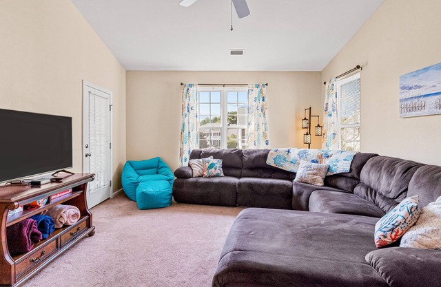 Lovely condo with water view, balcony, full kitchen & W/D - dog-friendly