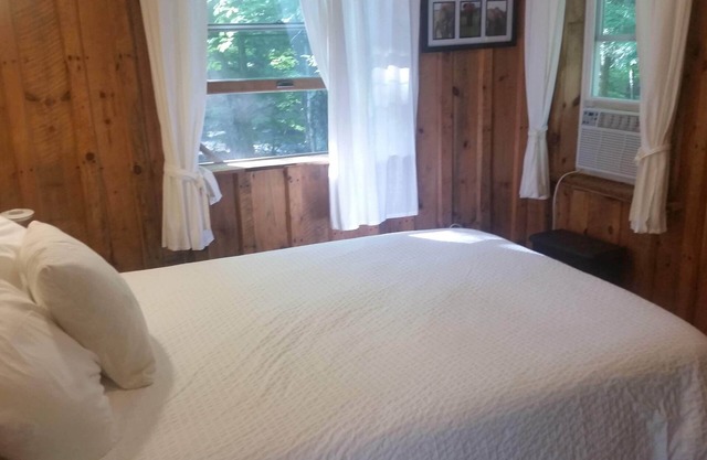 Lovely cottage located on Plattekill Stream