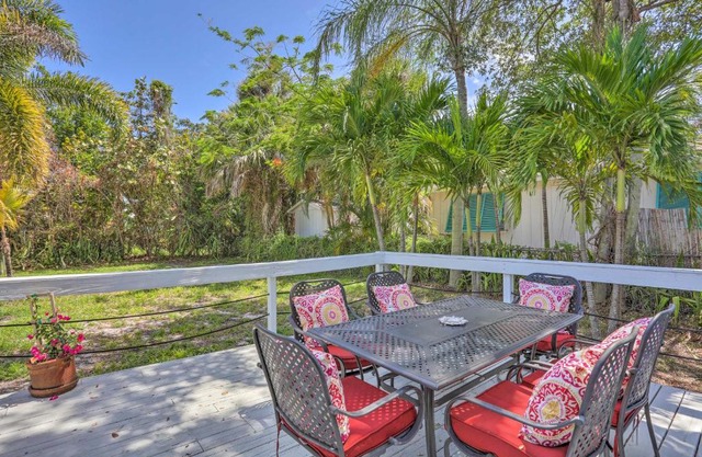 Lovely Cottage Near Downtown Stuart and Beaches