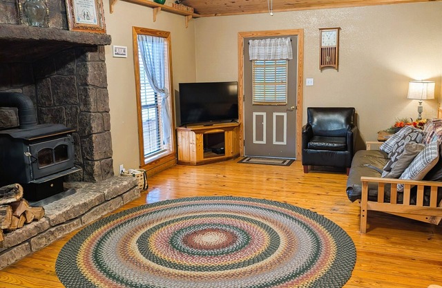 Lovely Cottage nestled in Northern Arkansas's scenic Ozark Mountains