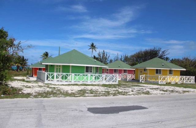 Lovely cottage on the Bahamas beach