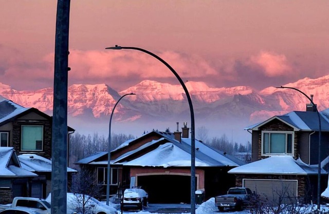 Lovely & Cozy Home Near BANFF! Ski and Hike!