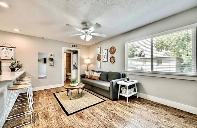 Lovely Dallas Flat Near Downtown