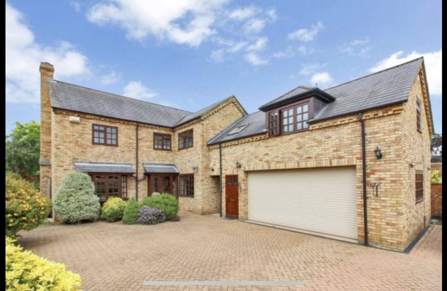 Lovely detached house with private walled garden. Situated in popular village.