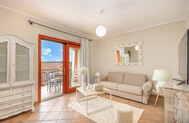 Lovely flat "Shanti House Olbia" with Wi-Fi, Air Conditioning, Garden and Terrace