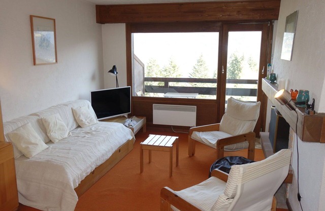 Lovely apartment for 5 people with pool, WIFI, TV, balcony and parking