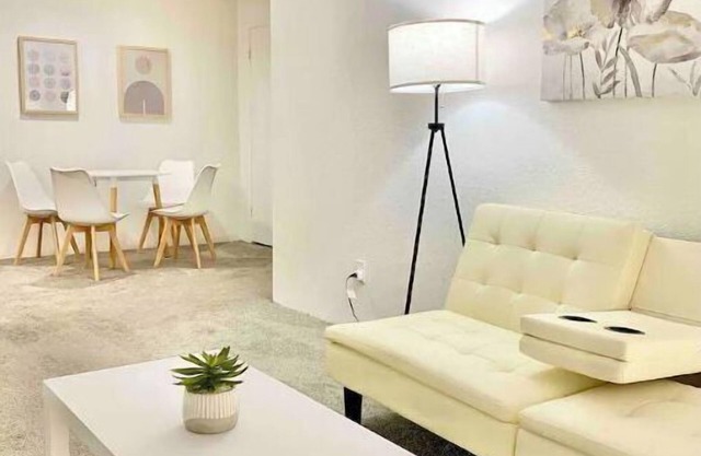 Lovely Furnished Condo w/Parking $1900/month