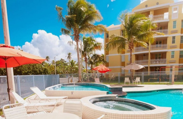 Lovely Garden Beachfront Villa near of San Juan