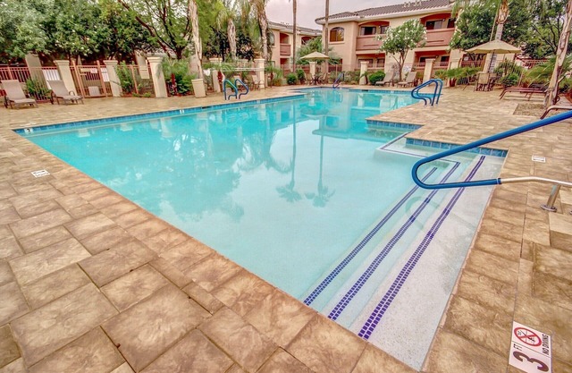 Lovely Gated 1 Bedroom Condo-Located in the West Valley close to many Amenities