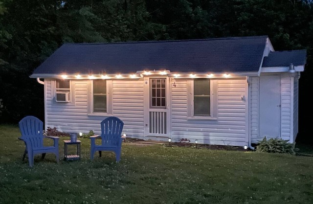 Lovely GOTL 2 Bedroom Cottage -Pet Friendly