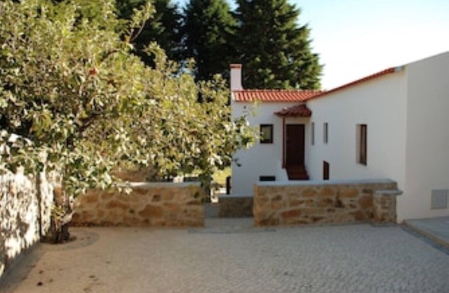 Lovely holiday cottage, nice pool, close to village centre, not far from Coimbra