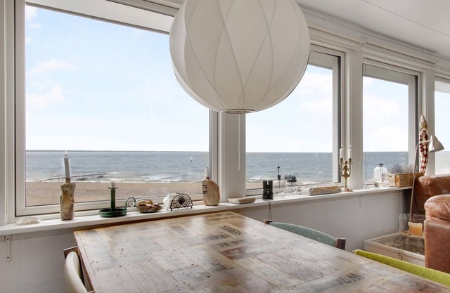 Lovely holiday home with 2-apartments/flat at Sillerslev beach.