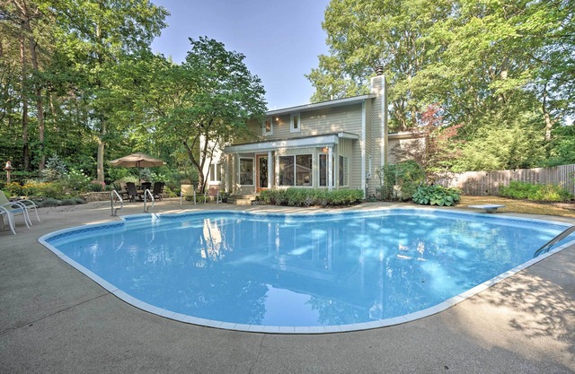 Lovely Holland Home w/1 Mile to Lake Michigan!