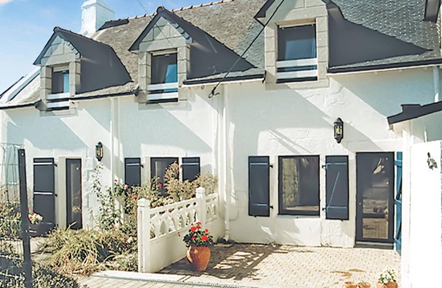 Lovely home in Cadouarn with WiFi