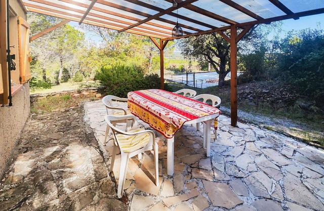 Lovely home in Cesseras