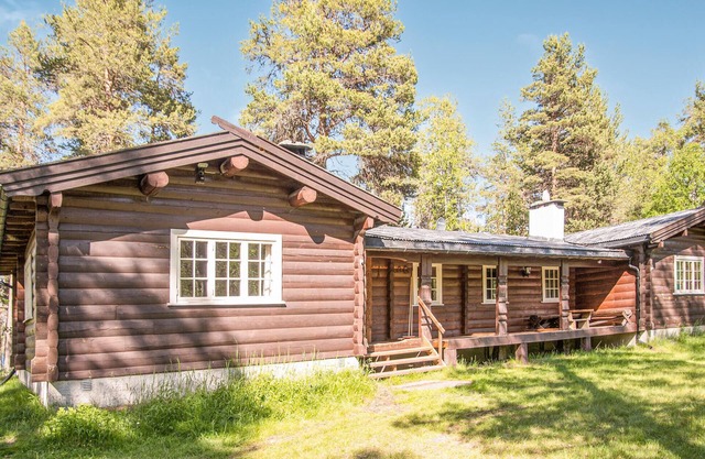 Lovely home in Drevsjø with lake view