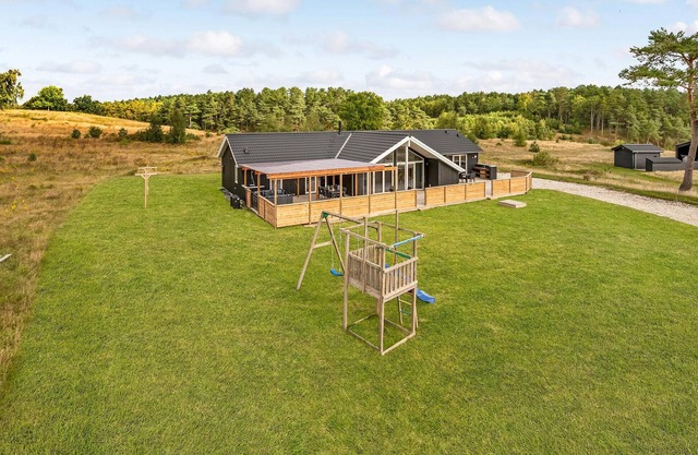 Lovely home in Ebeltoft with sauna