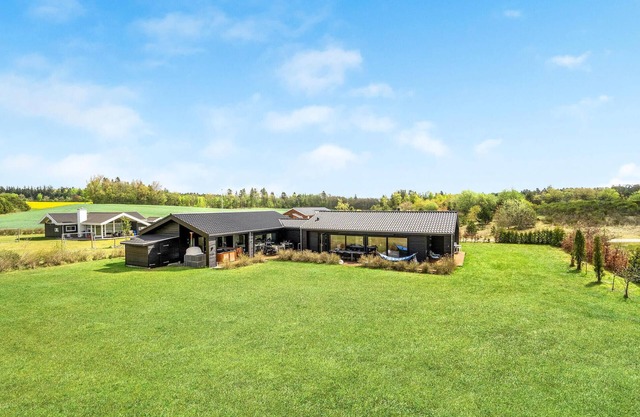 Lovely home in Ejstrupholm with WiFi
