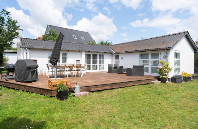 Lovely home in Faxe Ladeplads with WiFi