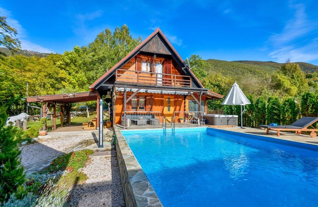 Lovely home in Frkasic