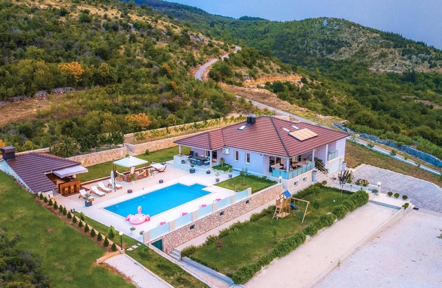 Lovely home in Glavina Donja with WiFi