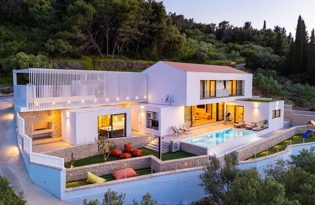 Lovely home in Preko with sauna