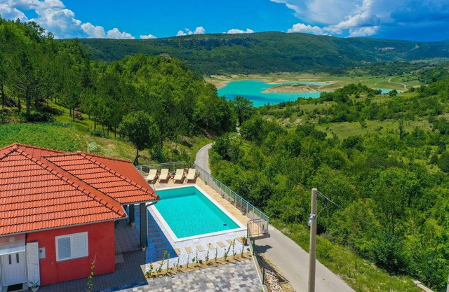 Lovely home in Ricice