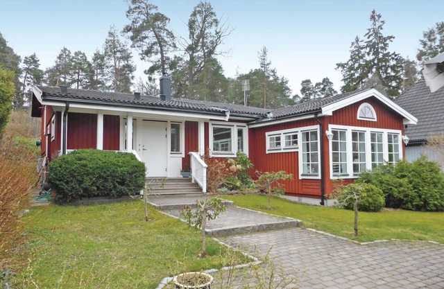Lovely home in Saltsjö-Boo with sauna