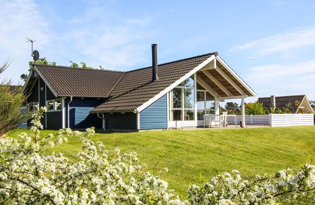 Lovely home in Samsø with WiFi