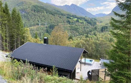 Lovely Home In Stordal With Wifi