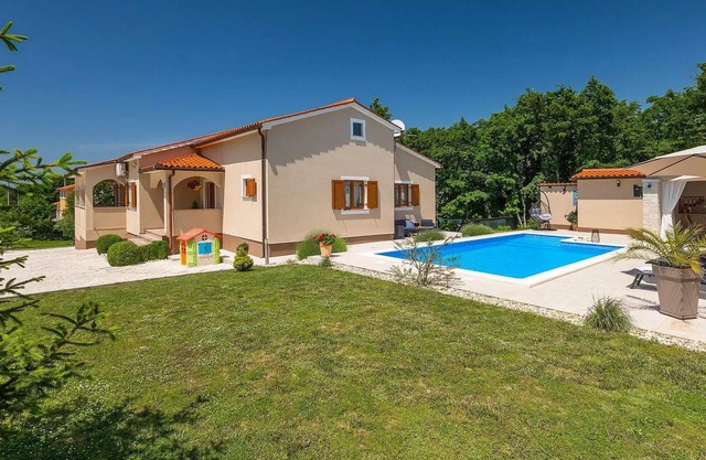 Lovely home in Svetvincenat